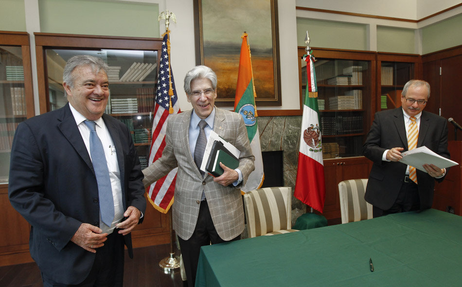 UMCCS And Yucatan Delegation Signing (1)